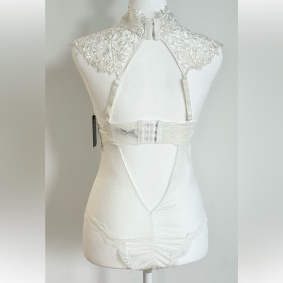 Kaviar Whisper White High Neck Lace Bodysuit NWOT - Picture 6 of 8